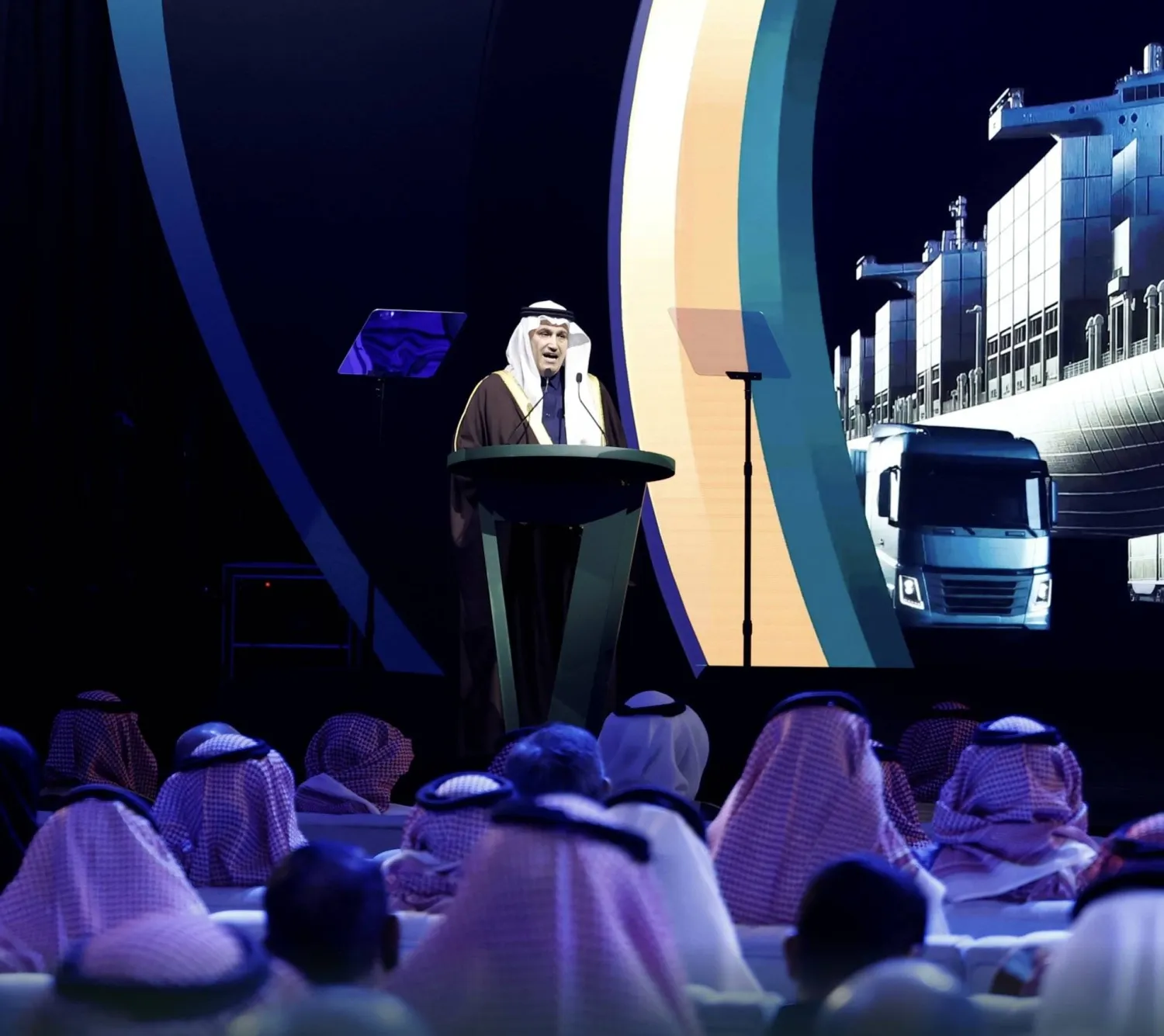 وزير النقل والخدمات اللوجستية خلال كلمته في مؤتمر سلاسل الإمداد والخدمات اللوجستية (الشرق الأوسط)