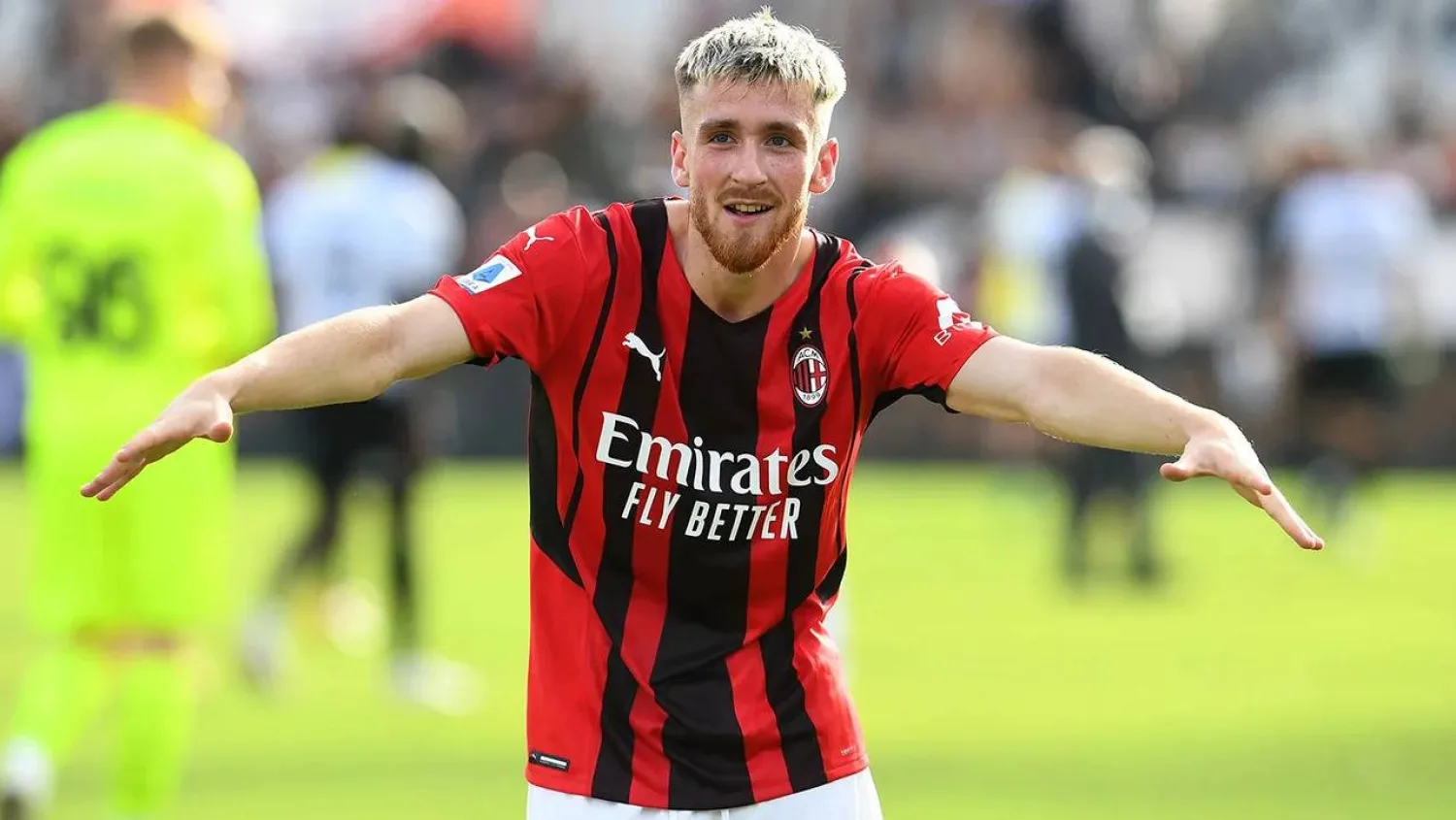 البلجيكي أليكسيس سالماكرز لاعب ميلان (نادي ميلان)