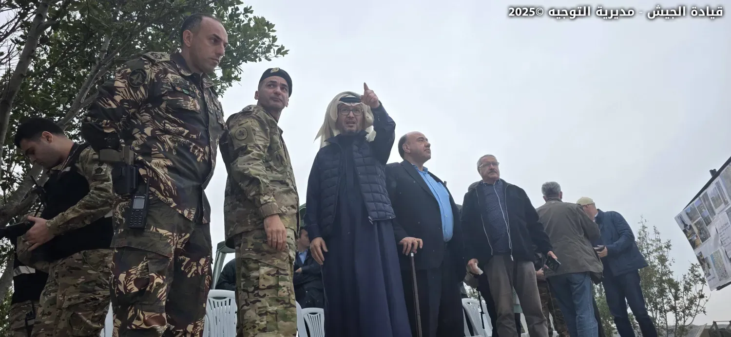 Suudi Arabistan'ın Beyrut Büyükelçisi Velid Buhari, büyükelçilere yönelik tura katıldı. (Lübnan Ordu Komutanlığı)