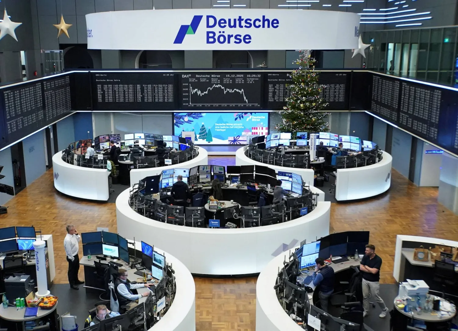 مخطط مؤشر أسعار الأسهم الألماني «داكس» في بورصة فرانكفورت (رويترز)