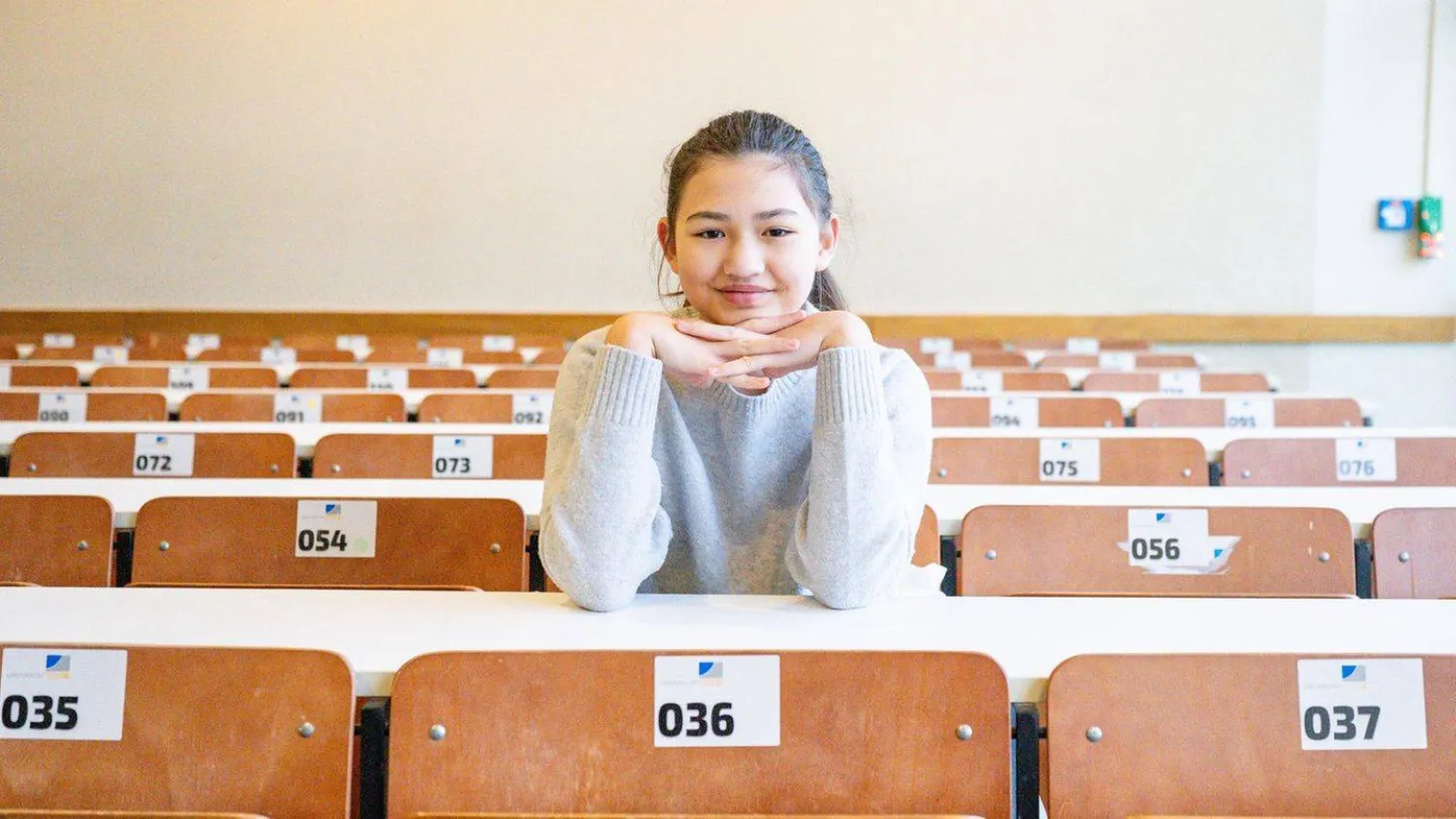 في سنّ الـ12 بدأ مشوار الجامعة (د.ب.أ)