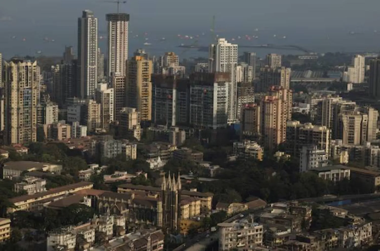 منظر عام لأفق مدينة مومباي (رويترز)