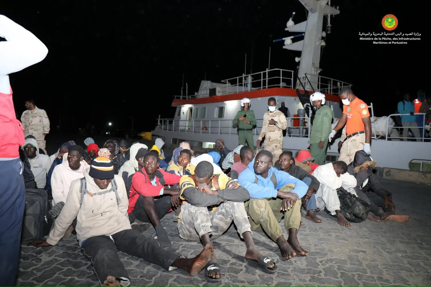 بعض ركاب الزورق الذين نجوا من موت محقق (وزارة الصيد الموريتانية) 