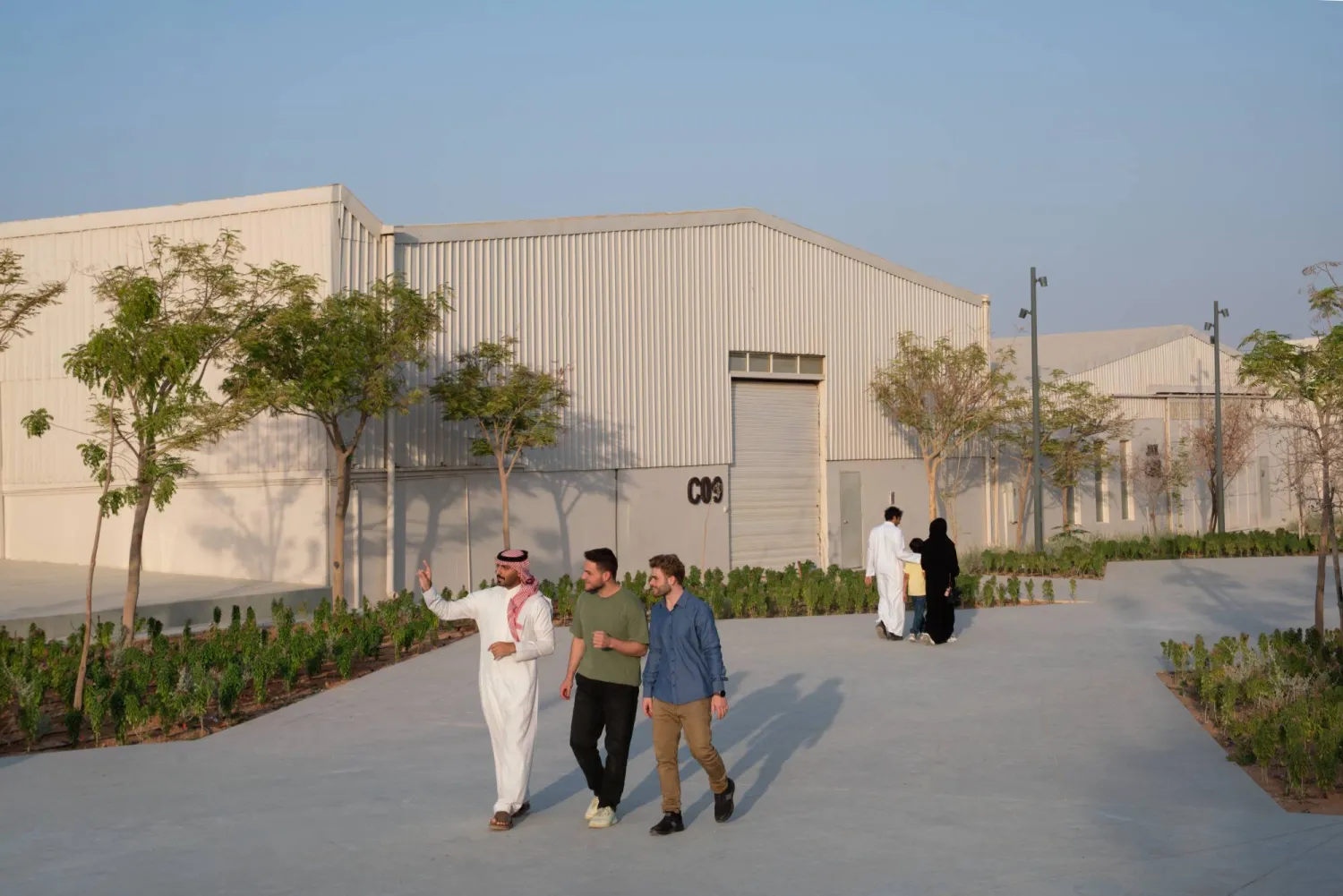 الإعلان عن قائمة الفنانين المشاركين في بينالي الدرعية للفن المعاصر 2026