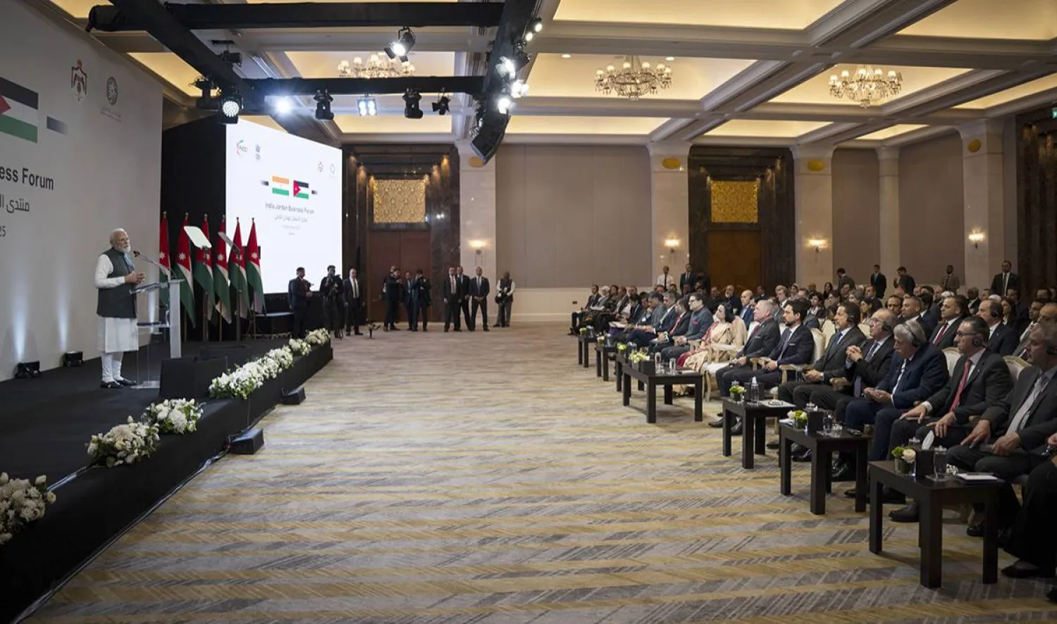 مودي يتحدث أمام منتدى الأعمال الهندي-الأردني في العاصمة الأردنية عمان (إكس)