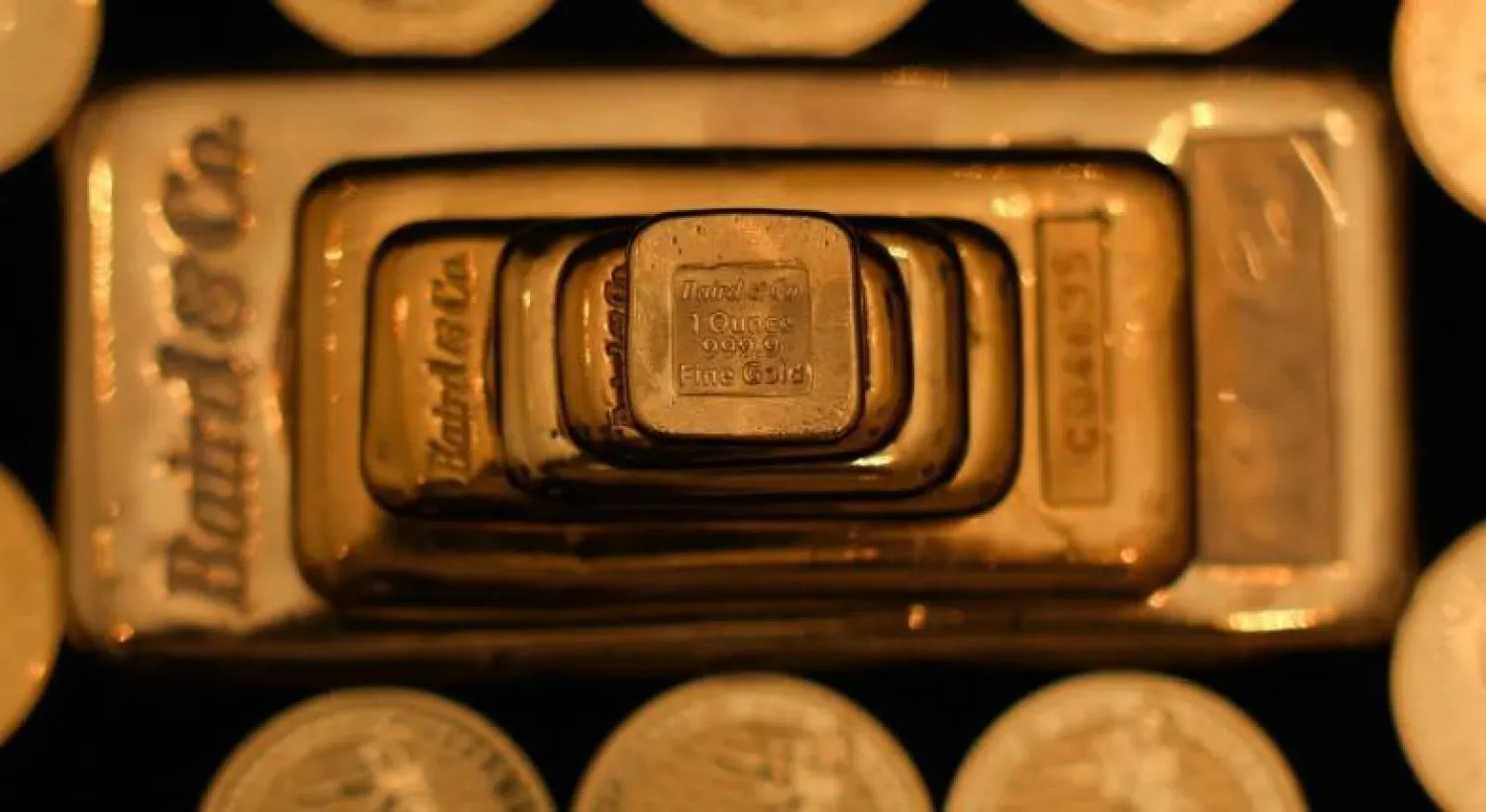 FILE PHOTO: UK gold bullion bars and coins are displayed at Baird & Co in Hatton Garden in London, Britain, October 8, 2025. REUTERS/Hiba Kola/File Photo