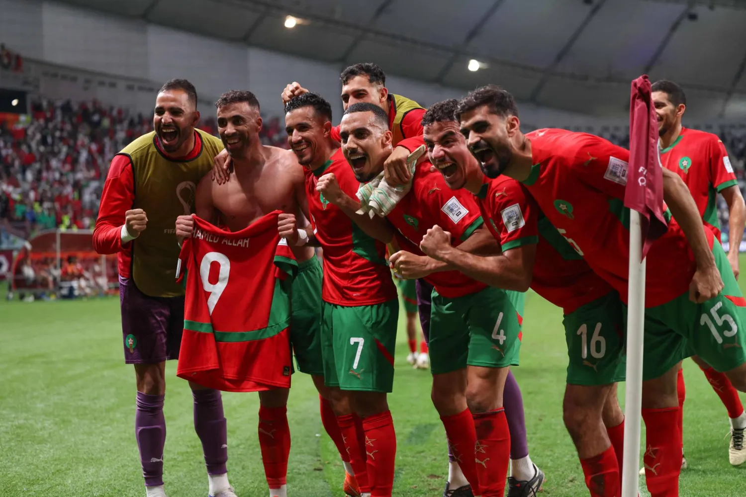 لاعبو المغرب يحتفلون ببلوغ نهائي كأس العرب (أ.ف.ب)