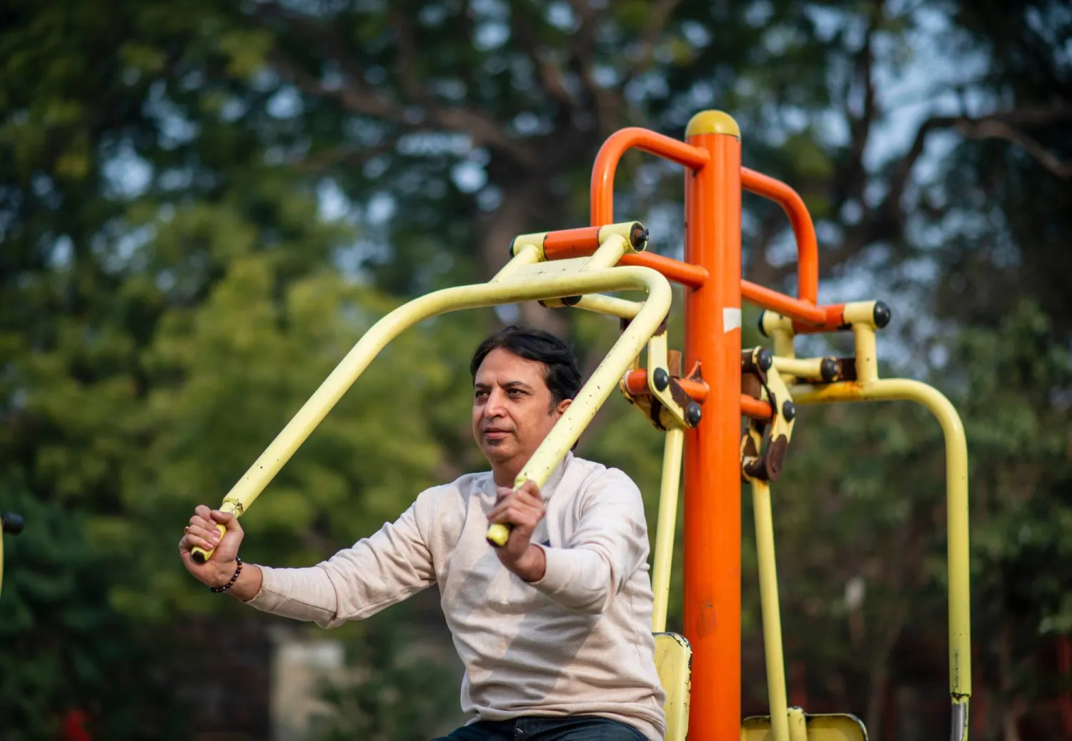 العمر يتقدّم لكنّ الحركة لا تفقد معناها (شاترستوك)