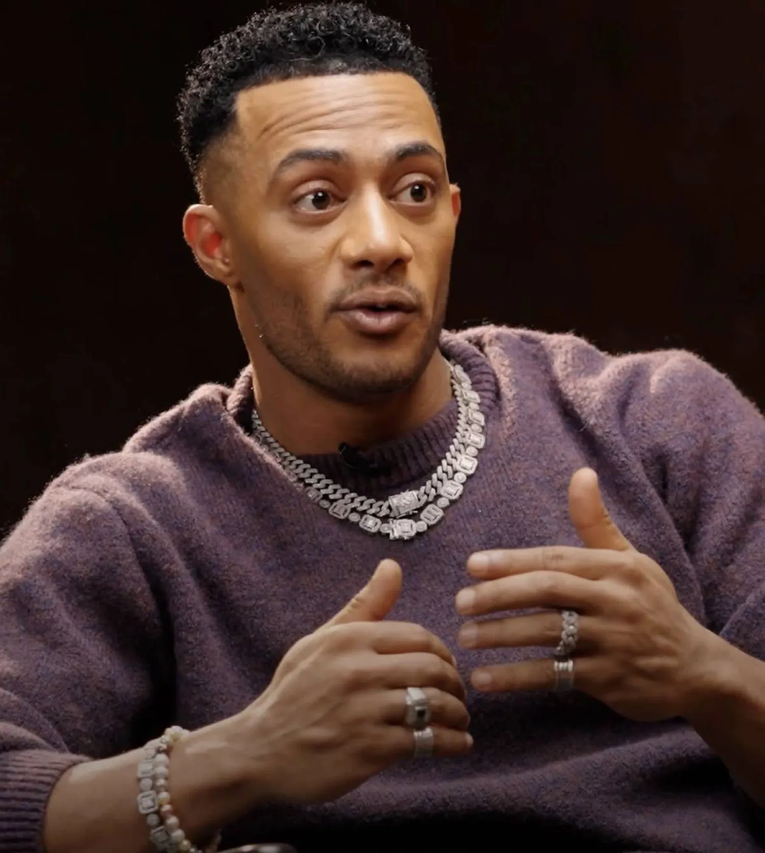 رمضان وعد بمراعاة اختيار ملابس مناسبة لحفلاته - حسابه على «فيسبوك»