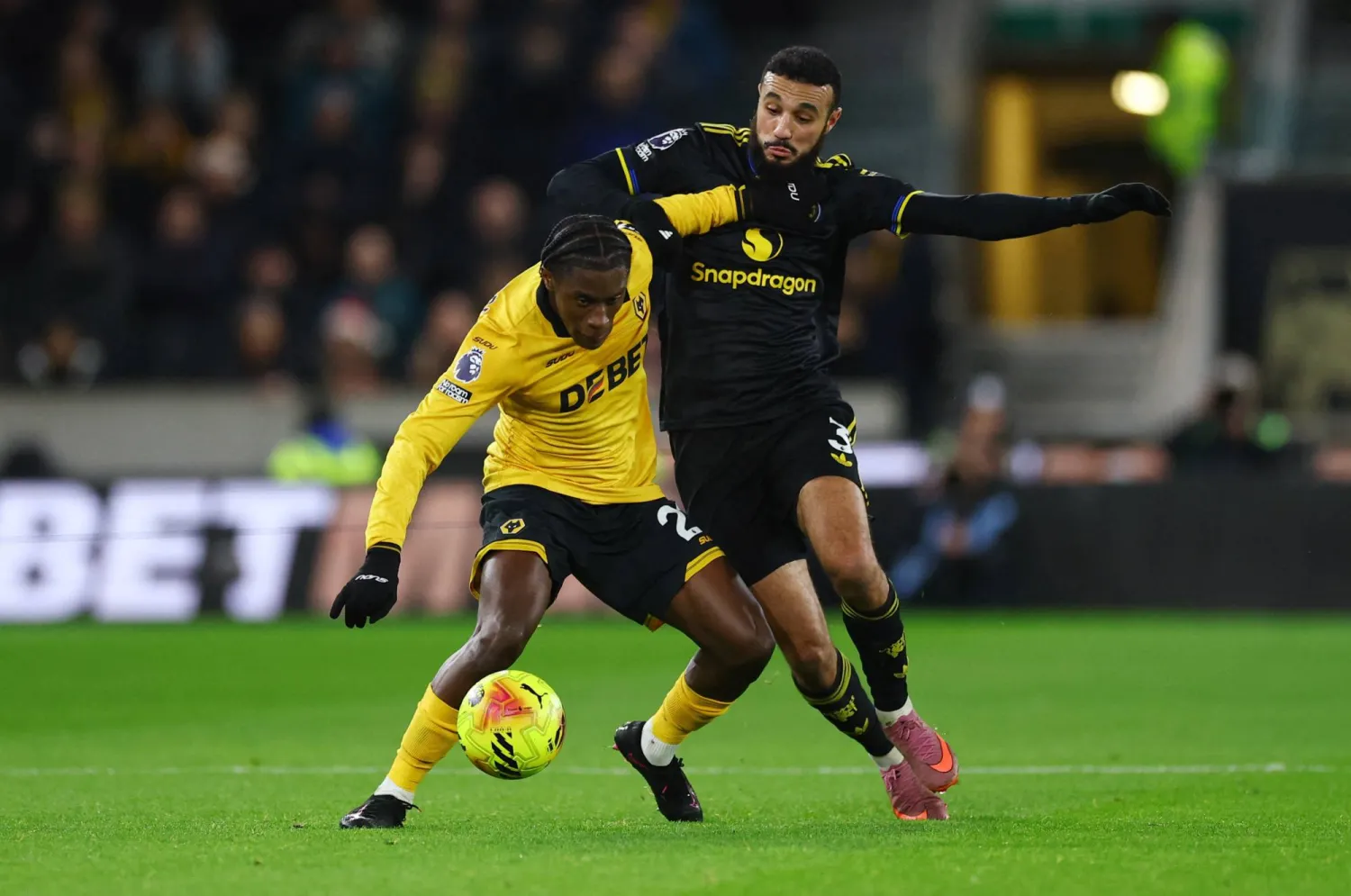 مزراوي في إحدى مباريات مانشستر يونايتد بالدوري الإنجليزي (رويترز)