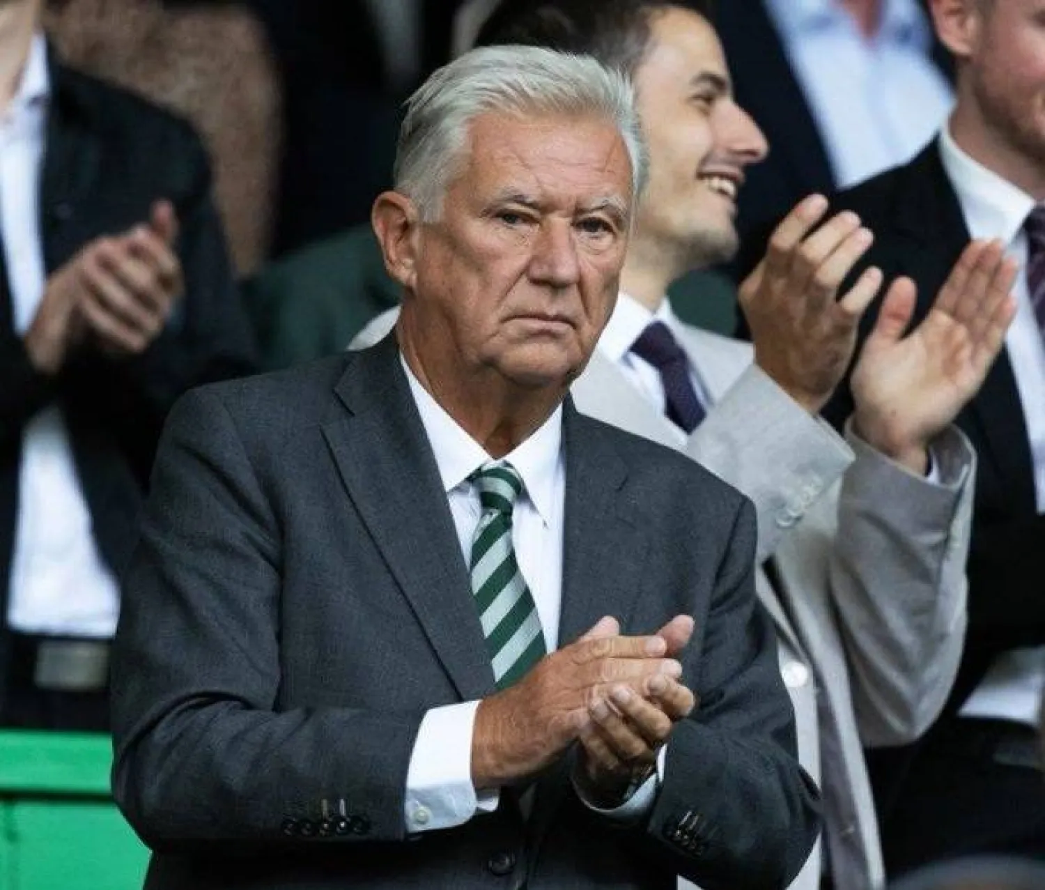 «الإساءات والتهديدات» تدفع رئيس سلتيك للاستقالة