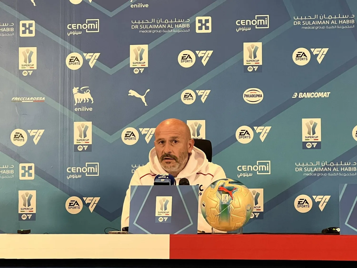 فينشينزو إيتاليانو مدرب فريق بولونيا (الشرق الأوسط)