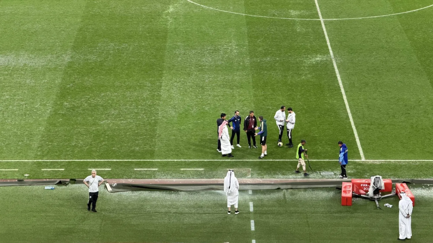 أرجئ انطلاق الشوط الثاني من مباراة السعودية والإمارات في كأس العرب بسبب الأمطار الغزيرة (الشرق الأوسط)