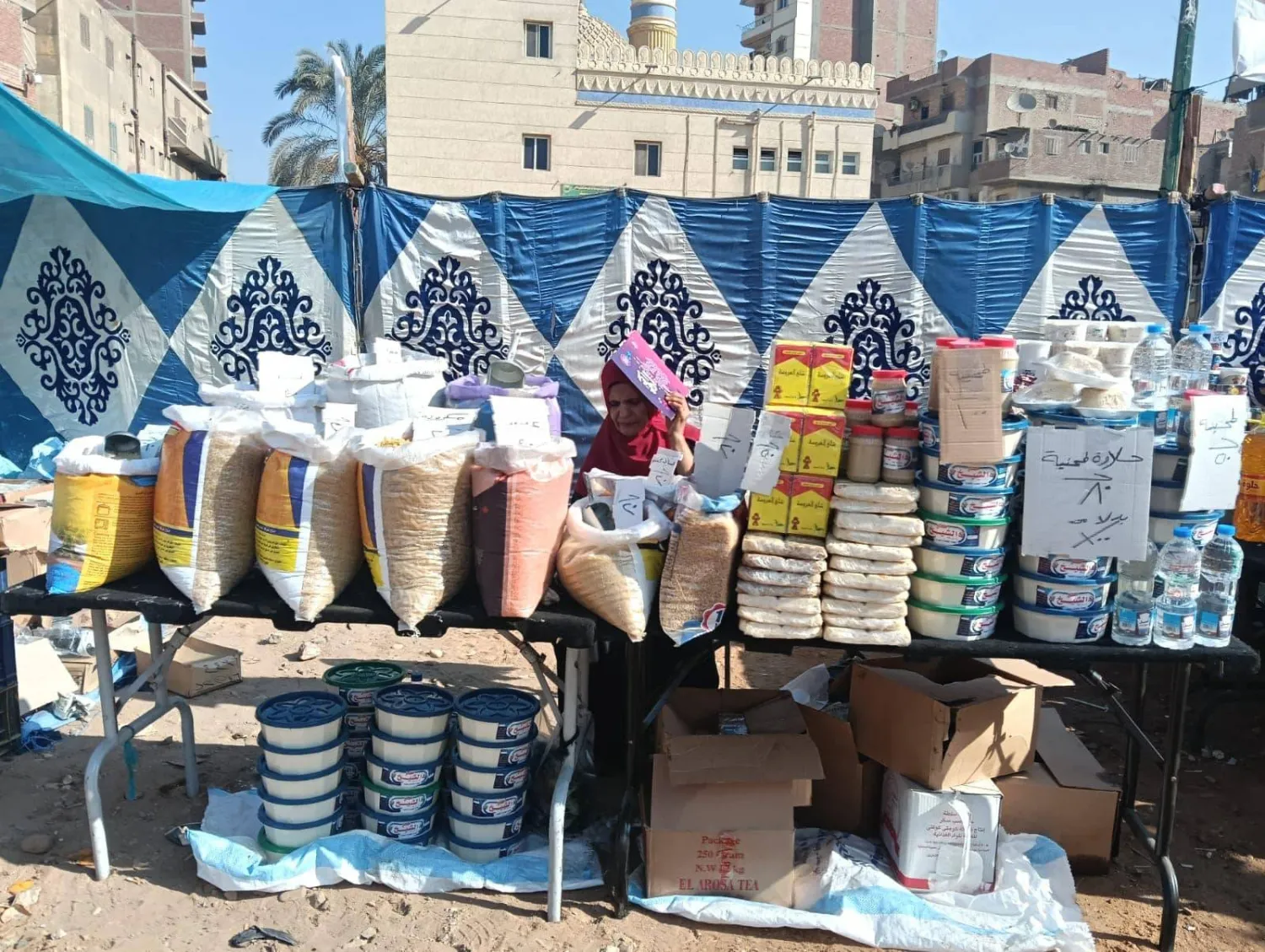 «سوق اليوم الواحد» في أحد الأحياء المصرية  (وزارة التموين والتجارة الداخلية)