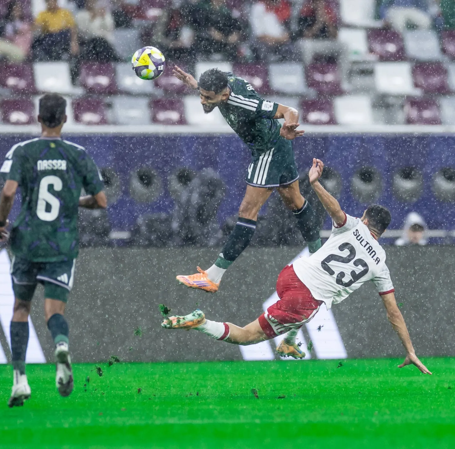 أمطار غزيرة أسهمت في توقف المباراة (المنتخب السعودي) 