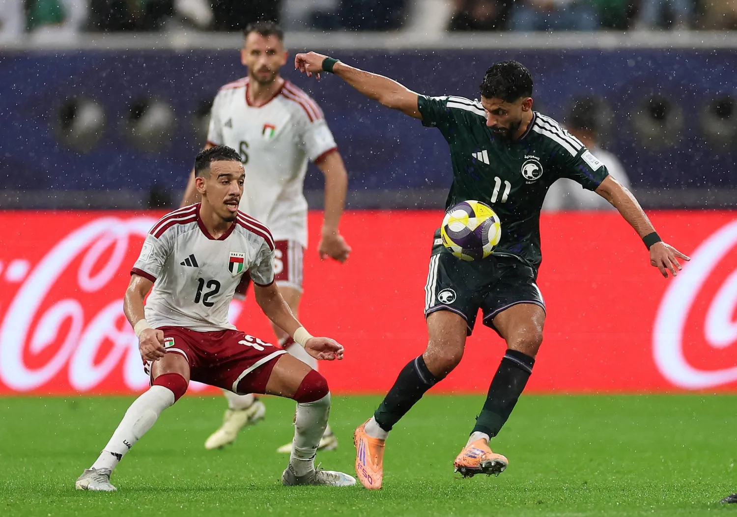 فيفا ألغى المباراة من أجل سلامة اللاعبين (رويترز)