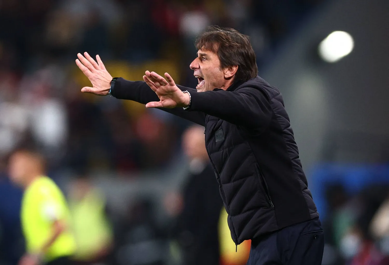 كونتي أكد أن الروح الرجولية قادتهم للفوز في مباراة السوبر (رويترز)