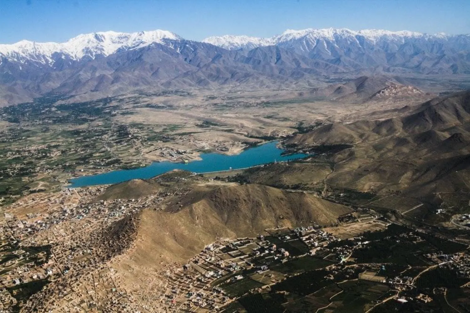 صورة غير مؤرخة لمنظر طبيعي وبحيرة في ريف كابل بأفغانستان (شاتر ستوك)