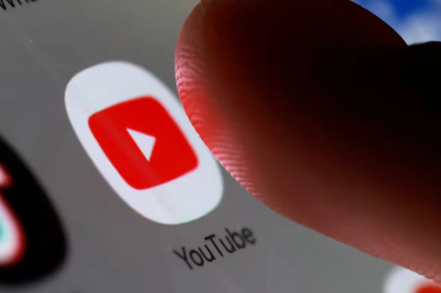 The YouTube app icon on a smartphone in this illustration taken October 27, 2025. REUTERS/Dado Ruvic/Illustration/File Photo