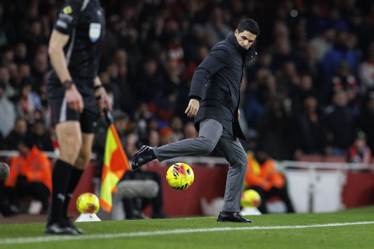 Arsenal manager Mikel Arteta kicks back a ball during the English Premier League match between Arsenal FC and Wolverhampton Wanderers, in London, Britain, 13 December 2025.  EPA/TOLGA AKMEN