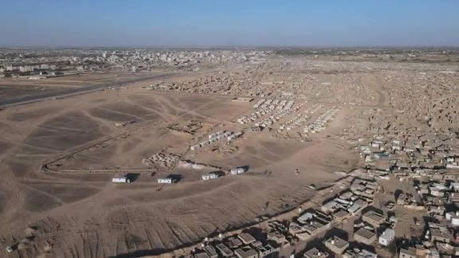 مأرب تضم أكثر من 209 مخيمات مكتظة بالأسر النازحة (إعلام حكومي)