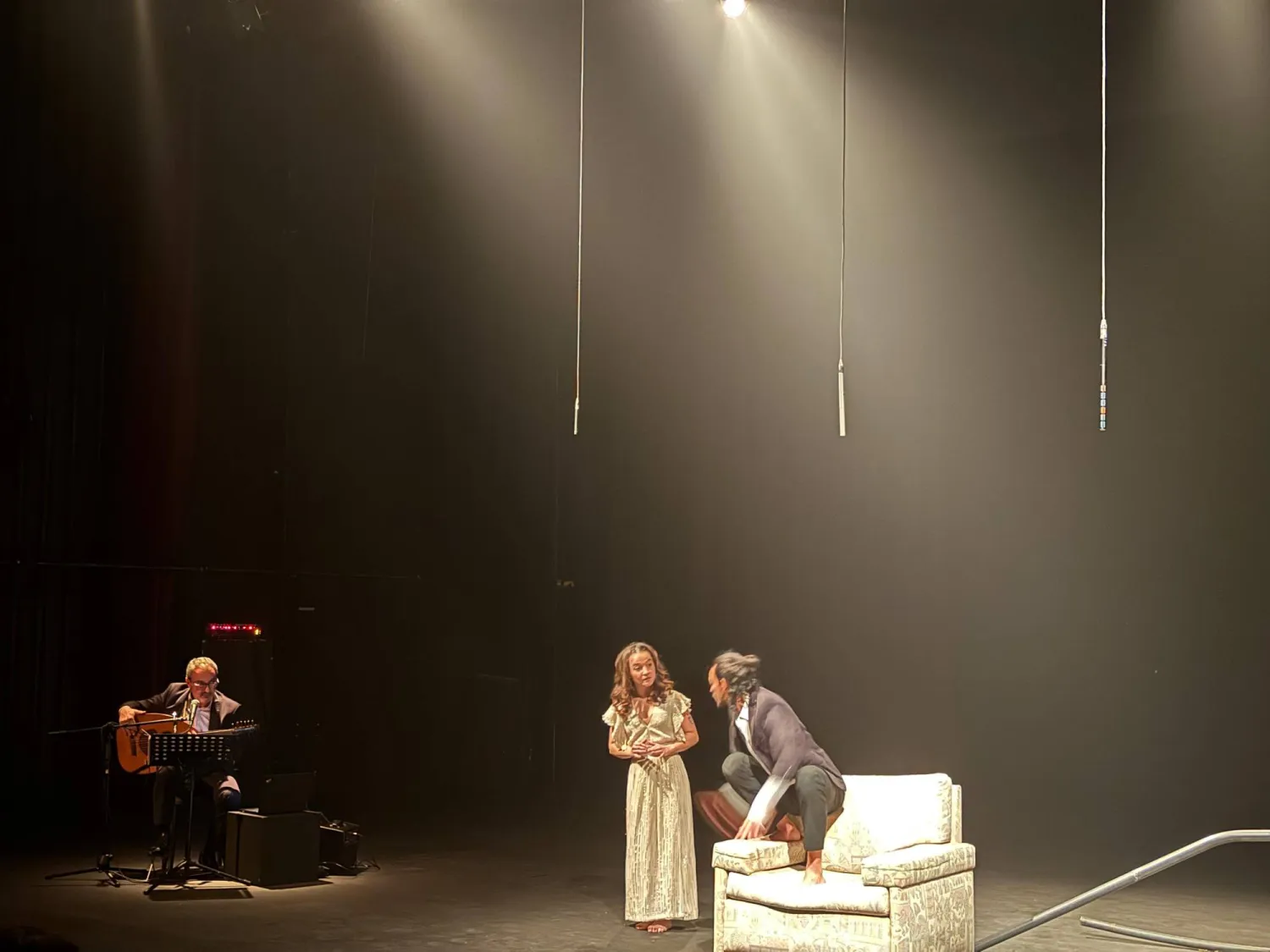 في هذا المشهد لا خلاص واضحاً... فقط هدنة قصيرة مع الواقع (الشرق الأوسط)