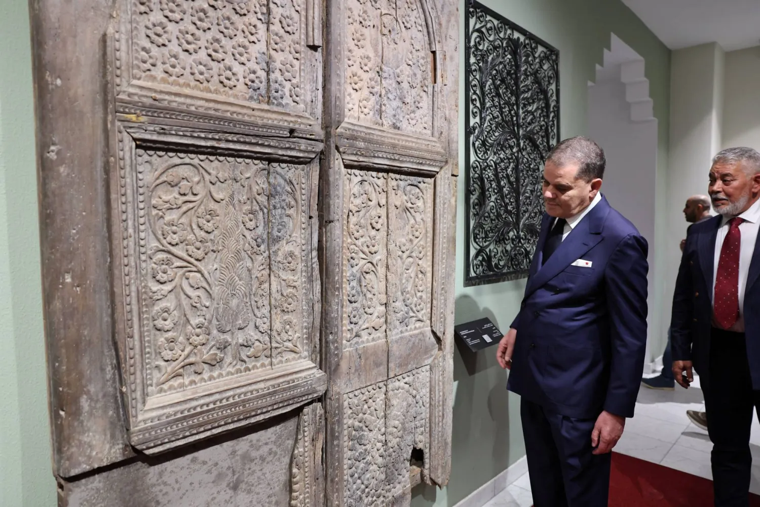 الدبيبة خلال افتتاح «المتحف الوطني» في طرابلس الذي أثار انتقادات عدد كبير من الليبيين (رويترز)