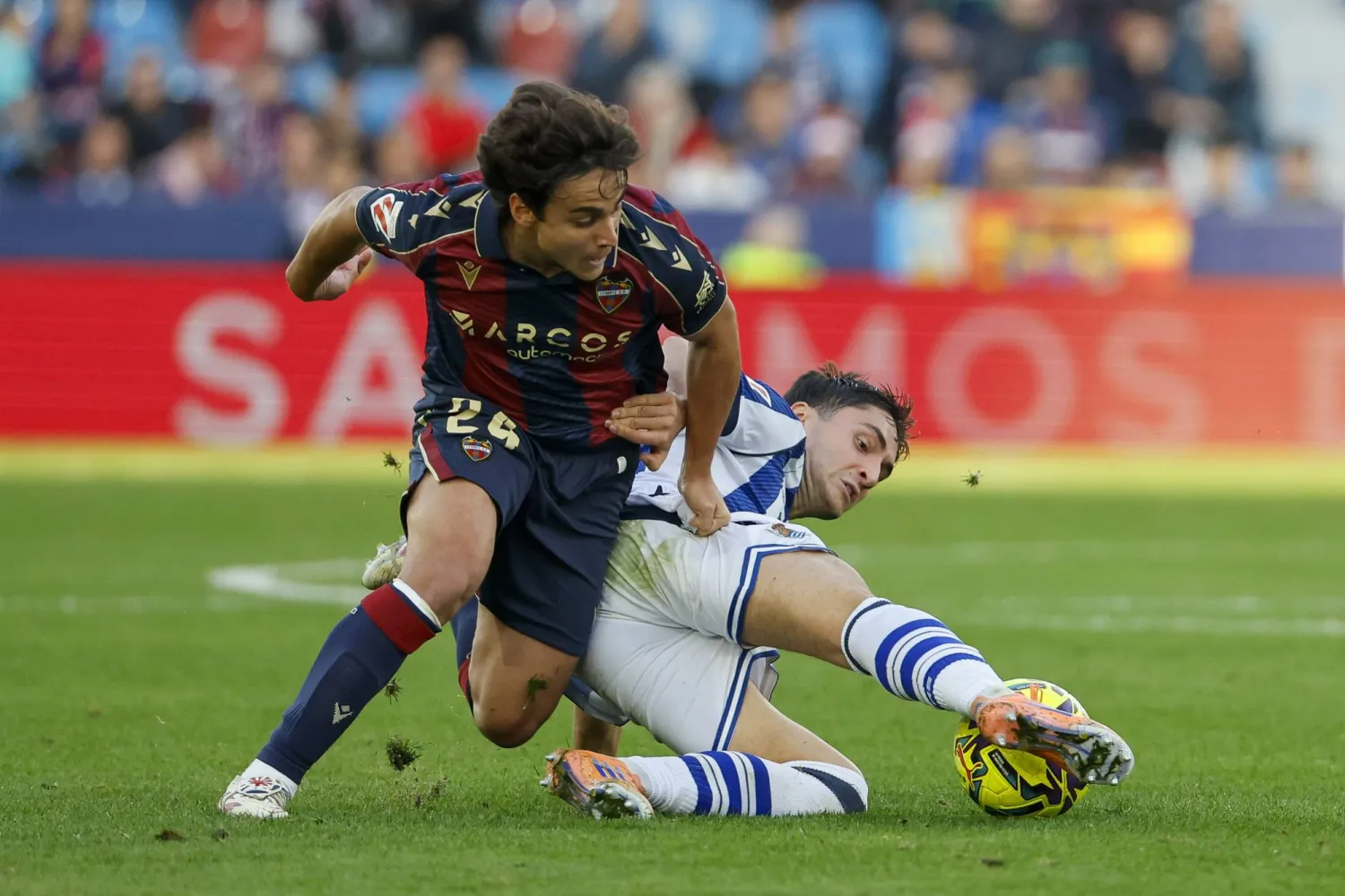 ريال سوسييداد اكتفى بالتعادل على أرض ليفانتي (إ.ب.أ)