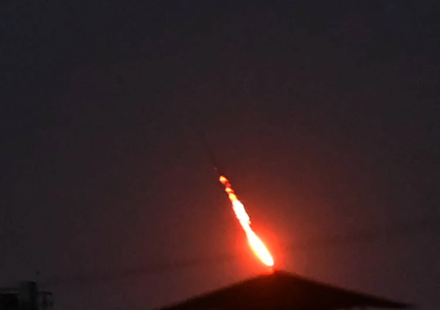 أسقطت الدفاعات الجوية الأوكرانية طائرة روسية مسيرة فوق كييف خلال غارات جوية مكثفة بالطائرات المسيرة والصواريخ على أوكرانيا (أ.ف.ب)