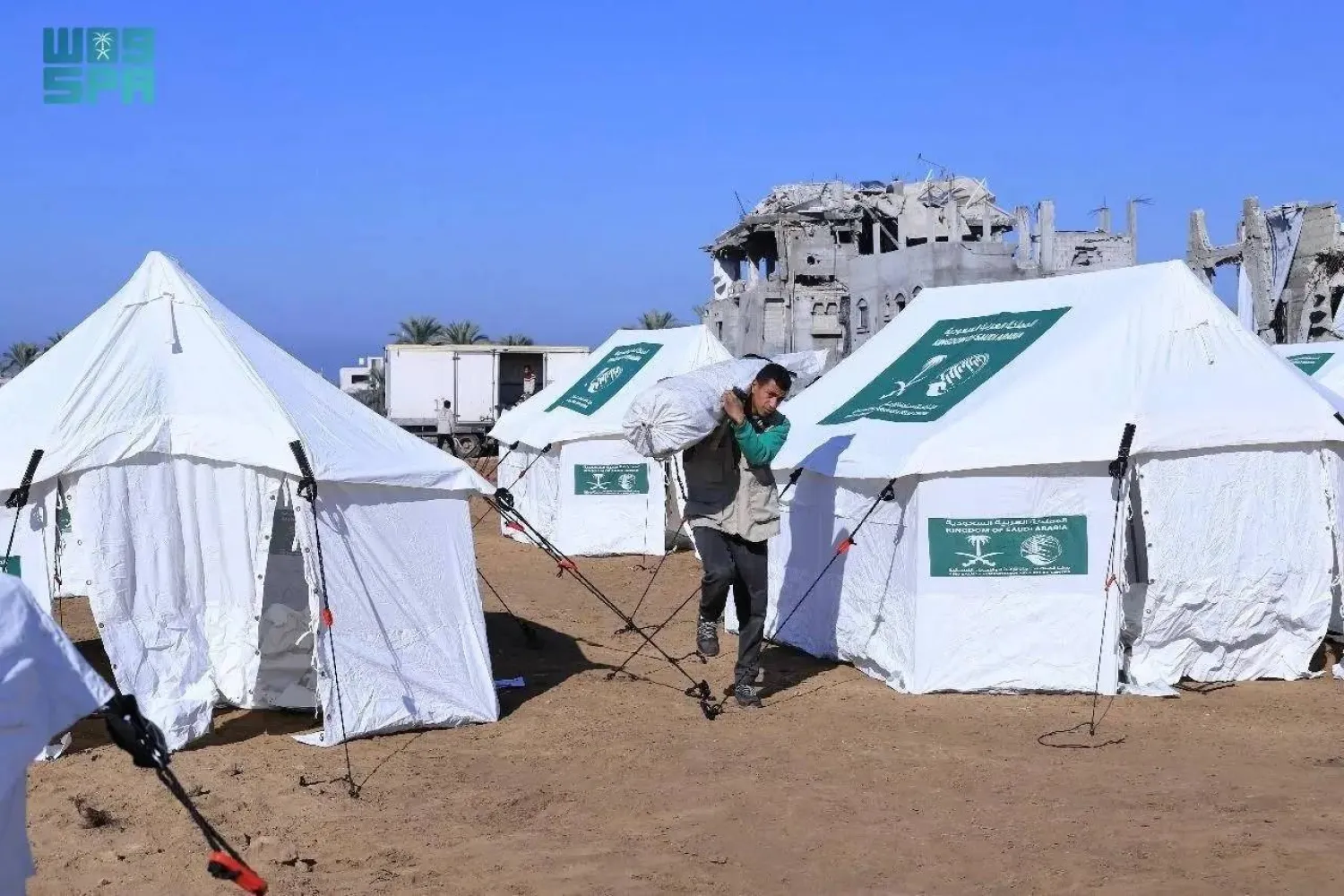 The King Salman Humanitarian Aid and Relief Center (KSrelief) established a new emergency camp in central Gaza Strip providing shelter for hundreds of recently displaced families. (SPA)