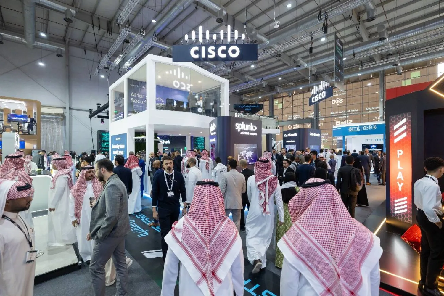 جانب من مشاركة «سيسكو» خلال فعالية «بلاك هات» التي عقدت مؤخراً في الرياض (الشرق الأوسط)