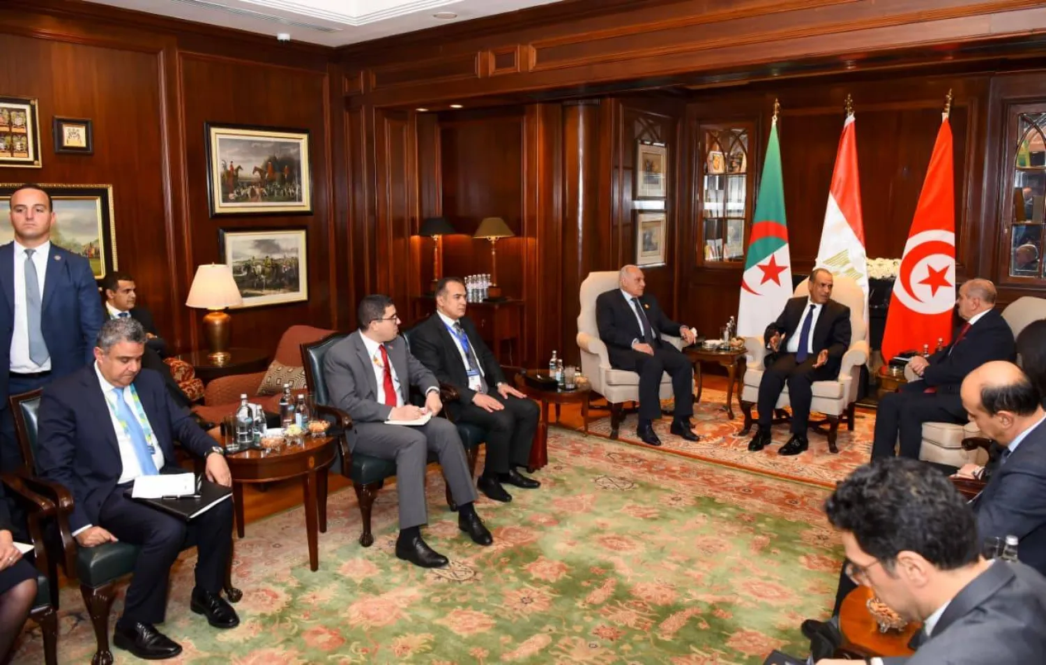 وزراء خارجية مصر والجزائر وتونس يتفقون على «مواصلة التنسيق والتشاور الوثيق» بشأن الأزمة الليبية (وزارة الخارجية المصرية)