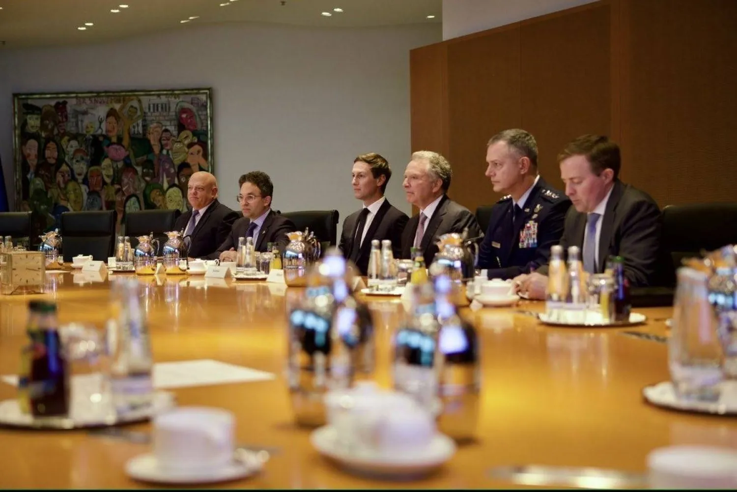 الوفد الأميركي برئاسة ستيف ويتكوف المبعوث الخاص لدونالد ترمب خلال مباحثات مع وفد أوكراني في برلين (حساب ويتكوف عبر منصة «إكس»)