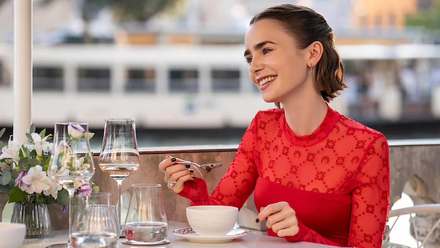 إميلي تتنقّل بين روما وباريس في الموسم الخامس من المسلسل (نتفليكس)