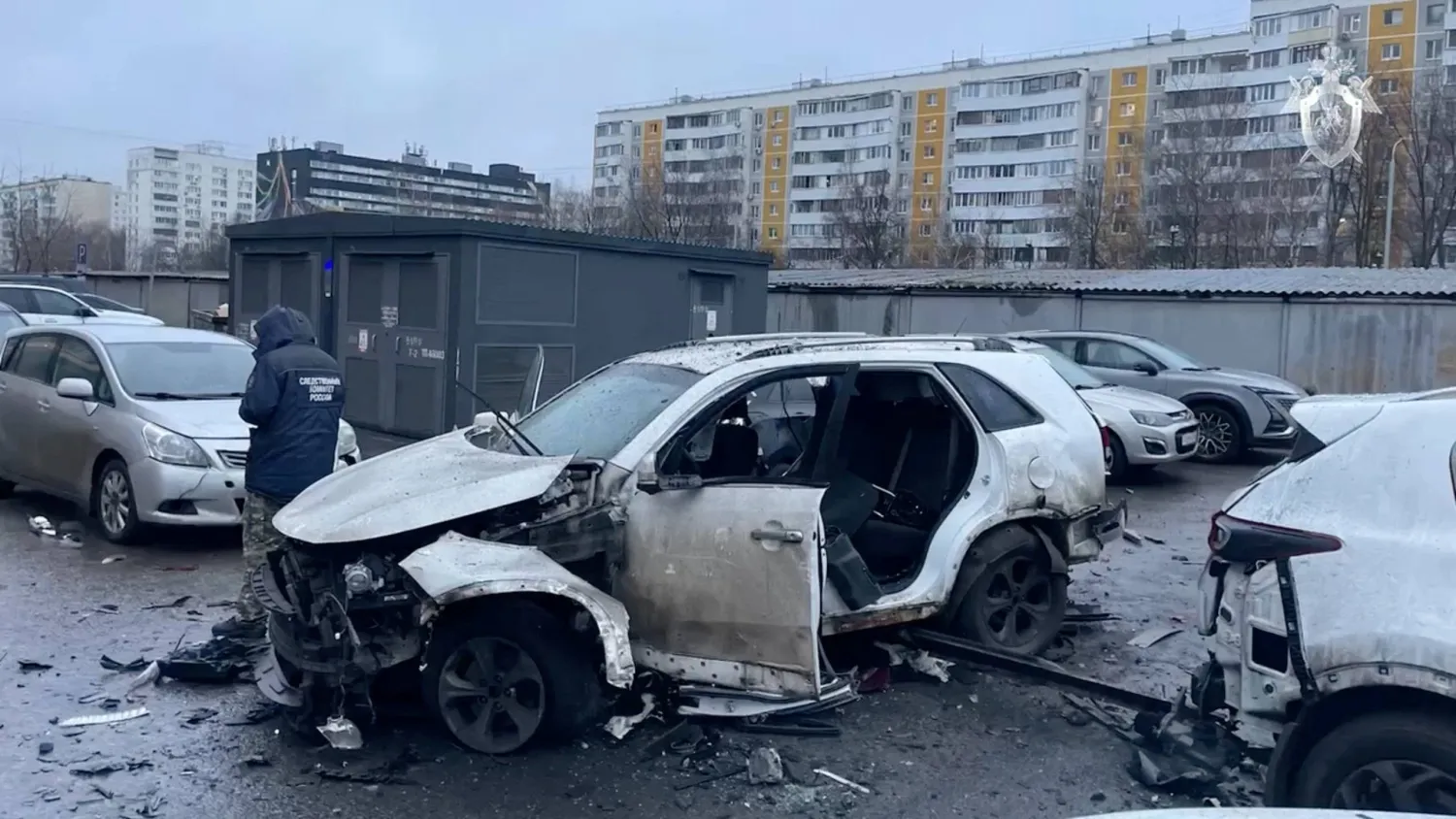 An investigator works at the scene where Lieutenant General Fanil Sarvarov, head of the Russian General Staff's army operational training directorate, was reportedly killed in a car bomb in Moscow, Russia, December 22, 2025. (Russia's Investigative Committee/Handout via Reuters) 