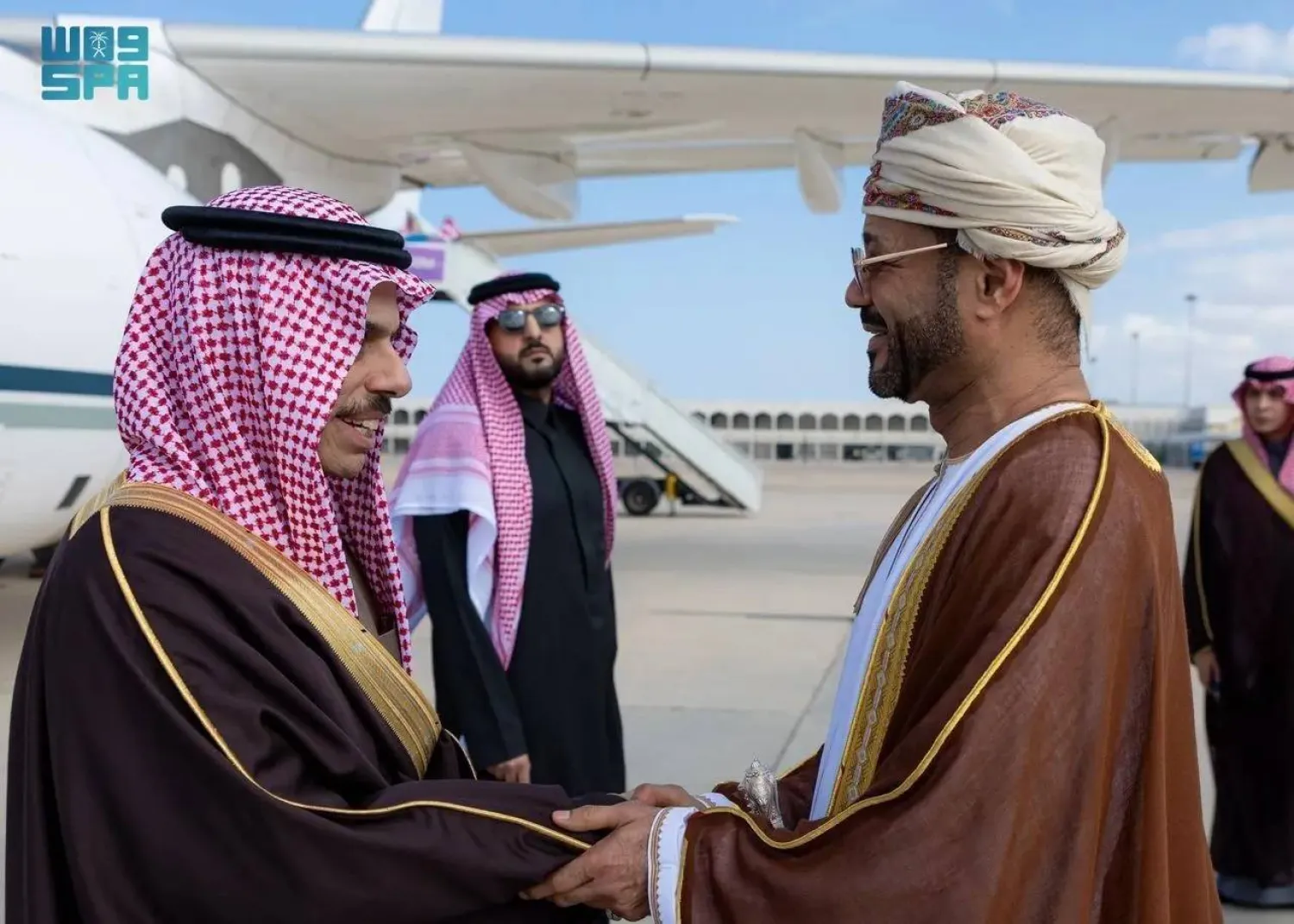 Omani FM Sayyid Badr bin Hamad bin Hamood Albusaidi welcomes his Saudi counterpart Prince Faisal bin Farhan bin Abdullah upon his arrival in Muscat. (SPA)