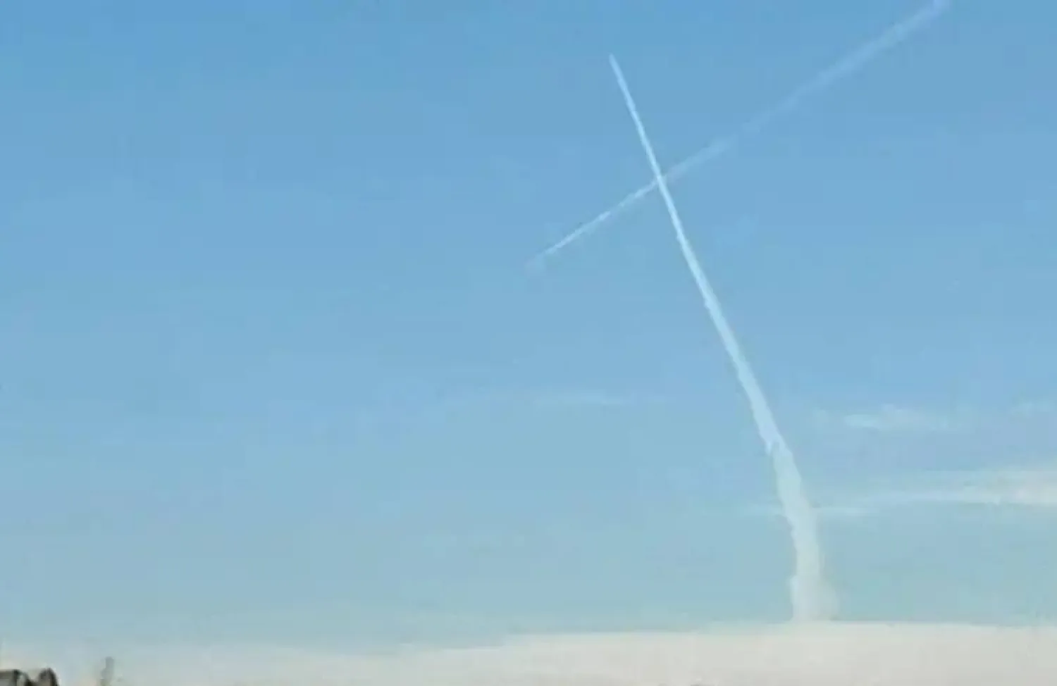 صورة نشرتها وكالة «نور نيوز» التابعة للمجلس الأعلى للأمن القومي من مناورات صاروخية لم تحدد موقعها