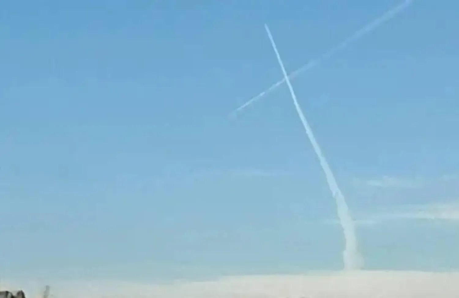 Ulusal Güvenlik Konseyi'ne bağlı Nour News Ajansı tarafından yayınlanan bir fotoğrafta, yeri belirtilmeyen füze tatbikatları görülüyor.