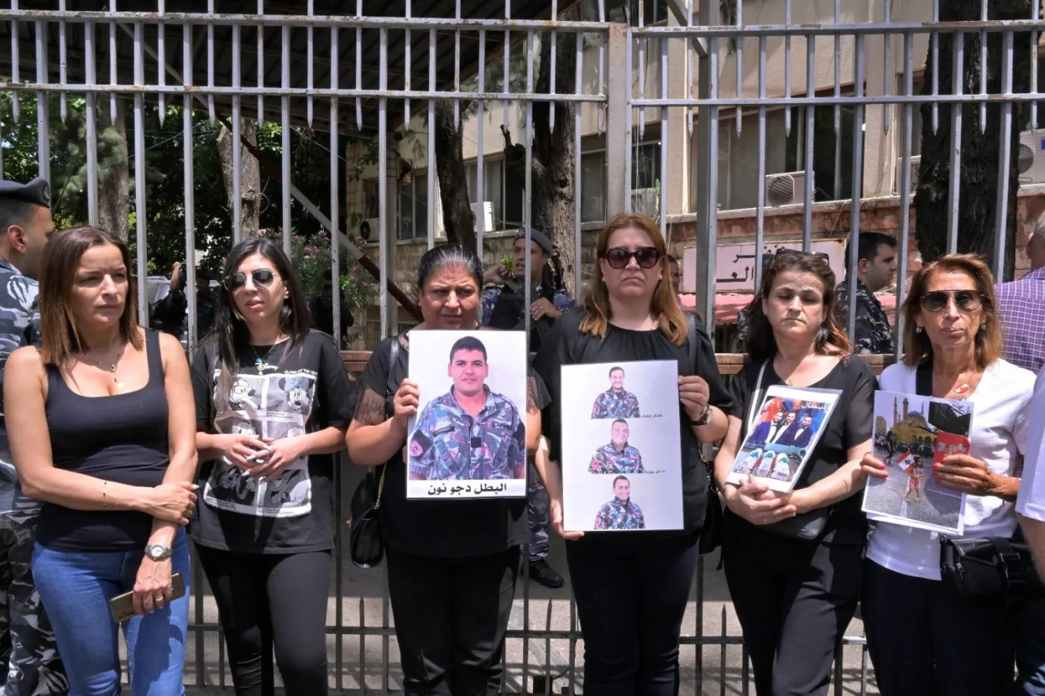 من اعتصام سابق لأهالي ضحايا انفجار مرفأ بيروت (أرشيفية - الشرق الأوسط)