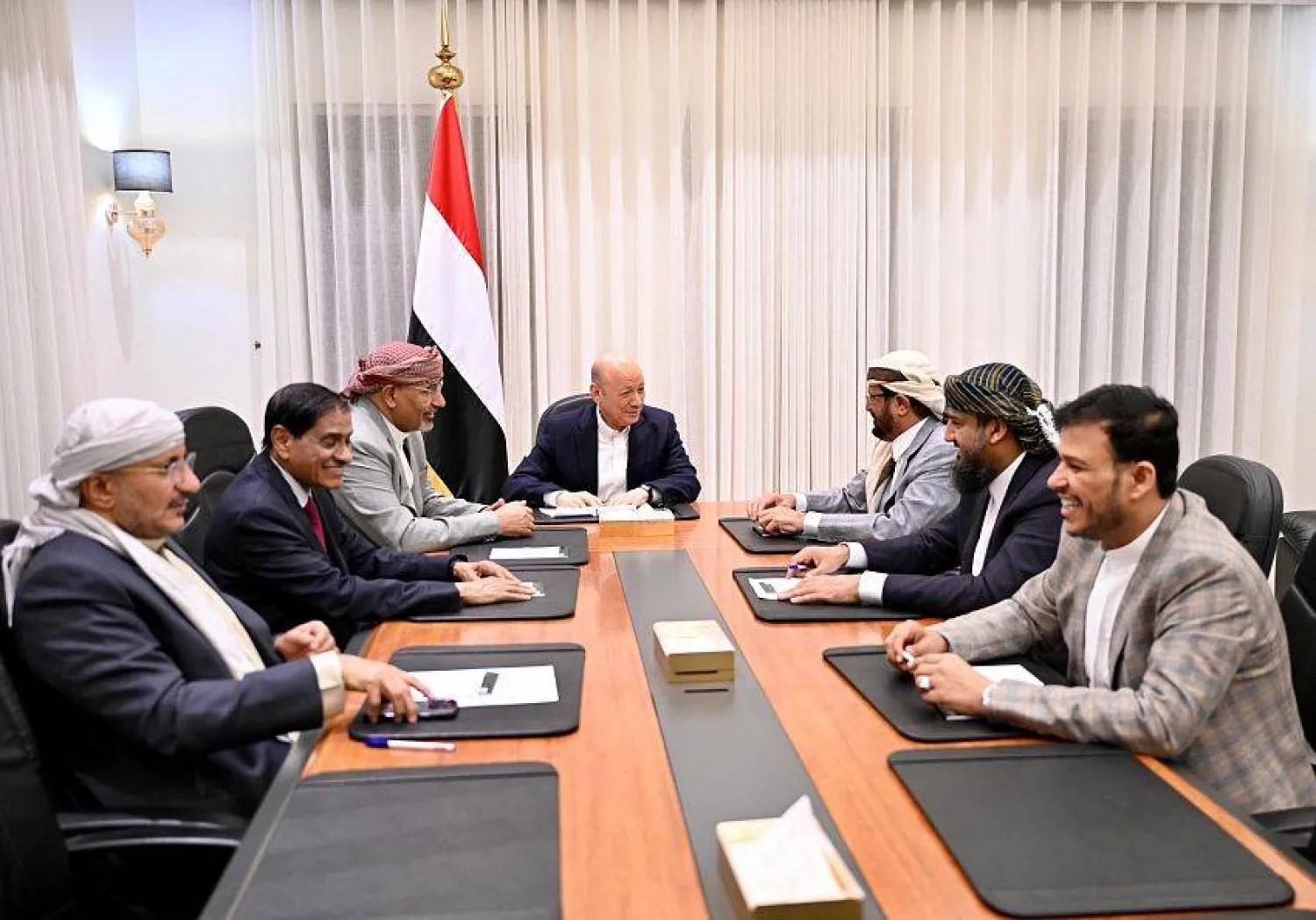 جانب من اجتماع سابق لـ«مجلس القيادة الرئاسي» اليمني (سبأ)