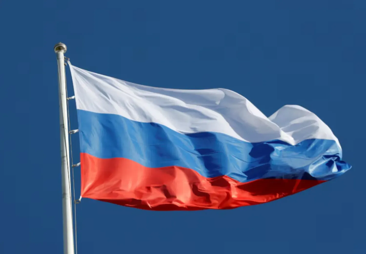 A view shows the state flag of Russia before a meeting of Russian President Vladimir Putin with French President Emmanuel Macron in St. Petersburg, Russia May 24, 2018. REUTERS/Grigory Dukor
