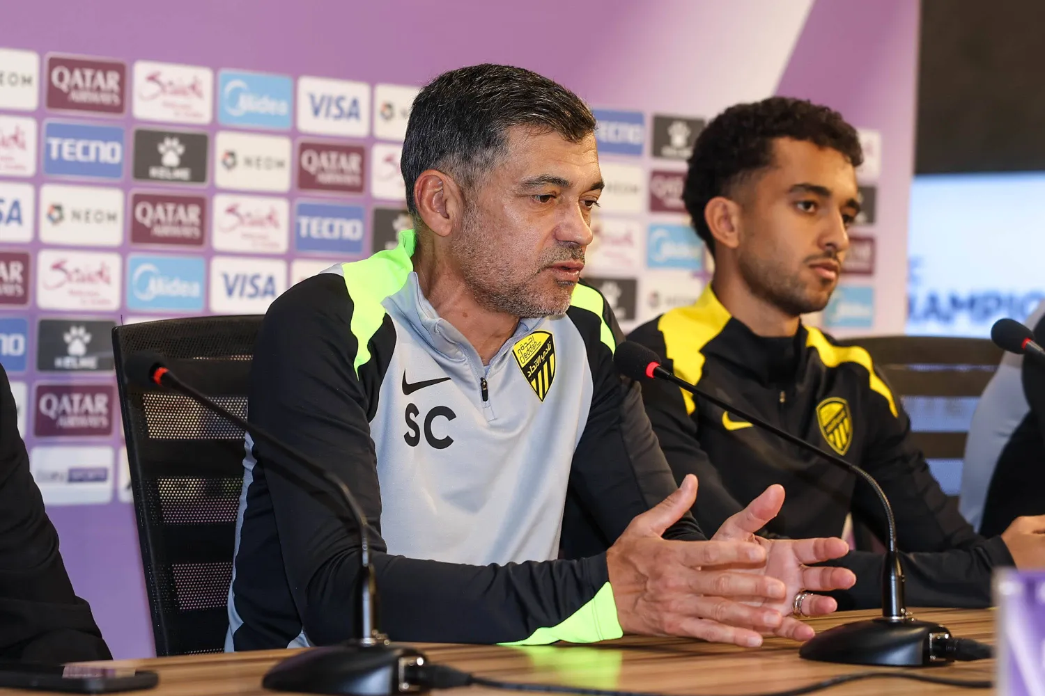 كونسيساو في المؤتمر الصحافي (تصوير: علي خمج) 