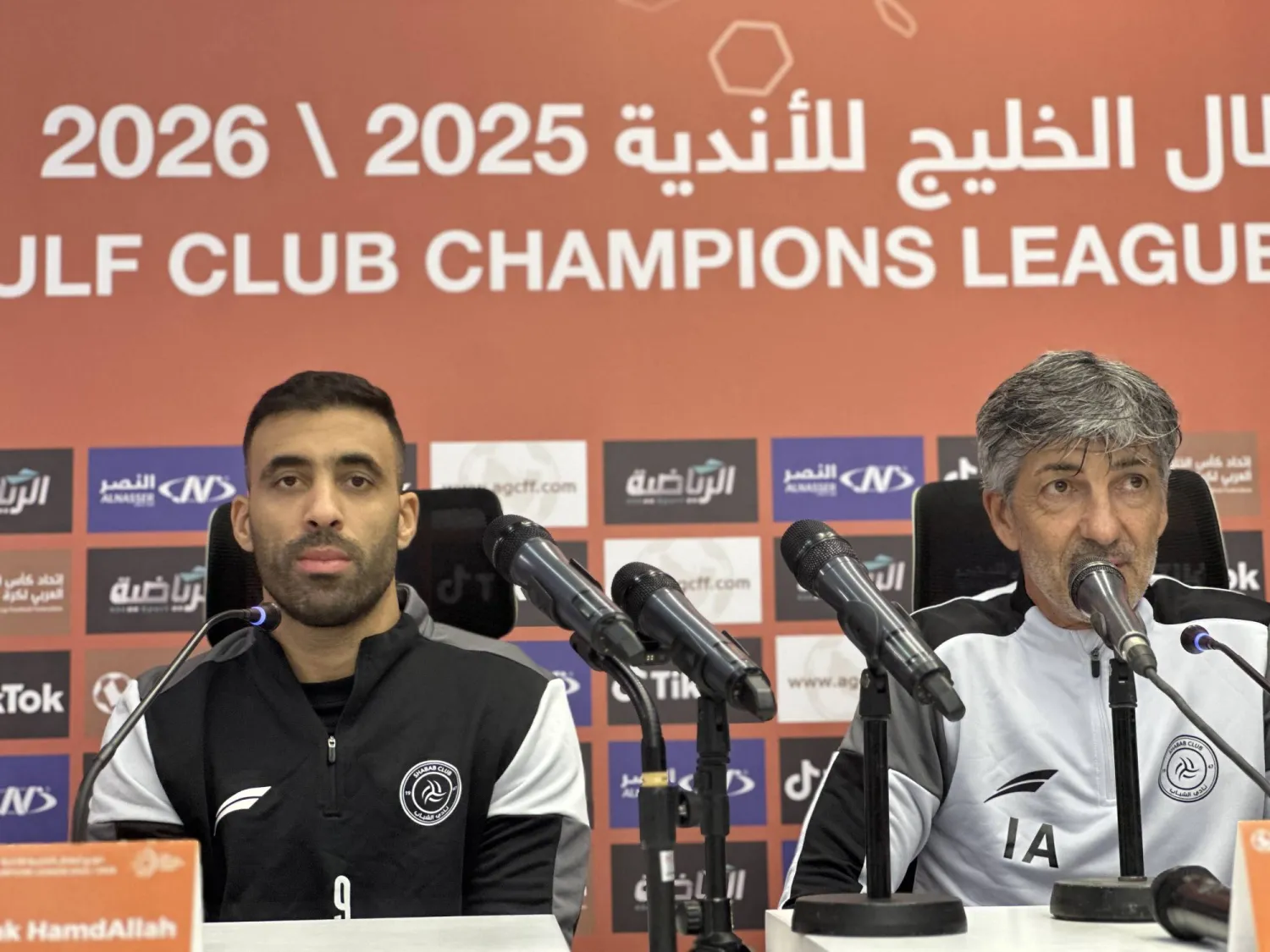 حمد الله رفقة ألغواسيل في المؤتمر الصحافي (الشرق الأوسط)