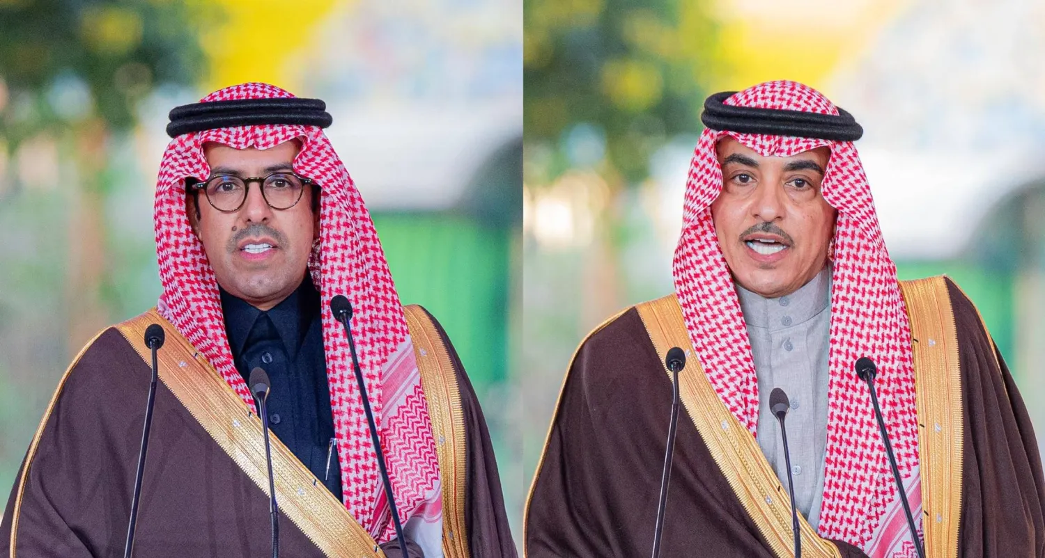 وزير الإعلام السعودي سلمان الدوسري والعضو المنتدب لشركة «القدية للاستثمار» عبد الله الداود خلال المؤتمر (وزارة الإعلام)