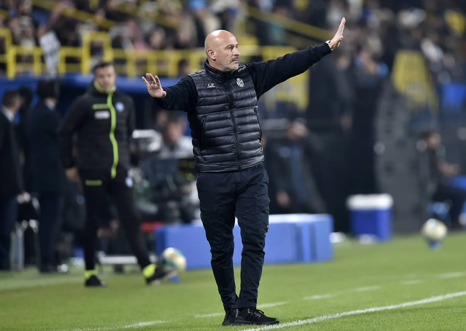 فينشينزو إيتاليانو مدرب فريق بولونيا الإيطالي (إ.ب.أ) 