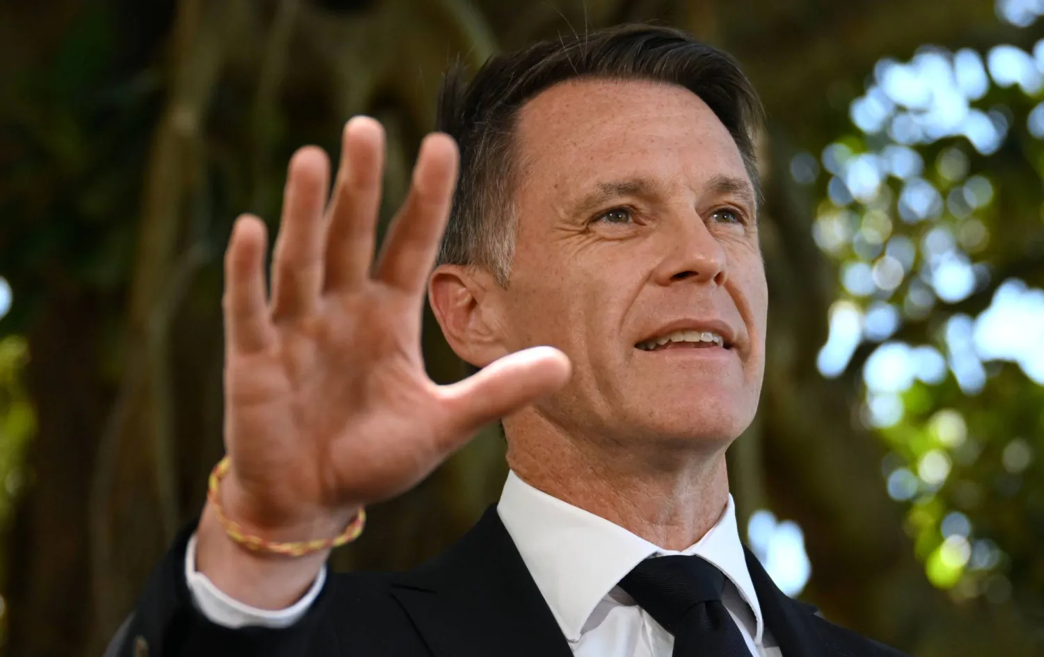 تحدث رئيس وزراء ولاية نيو ساوث ويلز كريس مينز عن التشريع الجديد المقترح في سيدني - الثلاثاء 23 ديسمبر 2025 (أ.ب)