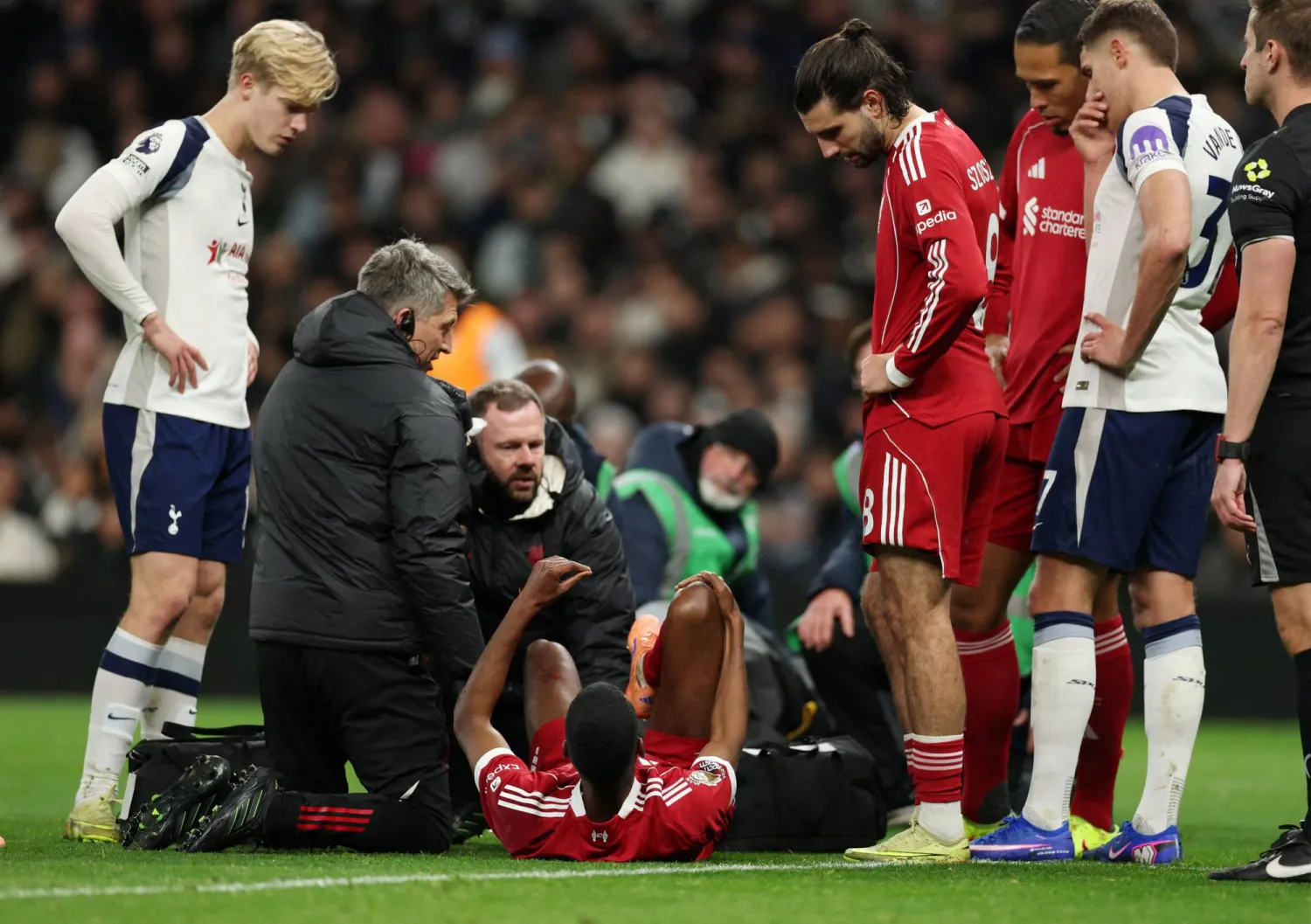 FILE PHOTO: Soccer Football - Premier League - Tottenham Hotspur v Liverpool - Tottenham Hotspur Stadium, London, Britain - December 20, 2025 Liverpool's Alexander Isak receives medical attention due to an injury after scoring their first goal Action Images via Reuters/John Sibley 
