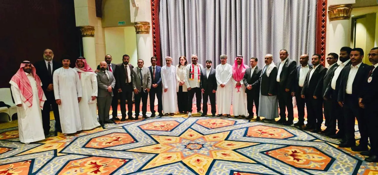 جانب من المشاركين في مشاورات مسقط بشأن المحتجزين والأسرى اليمنيين (إكس)