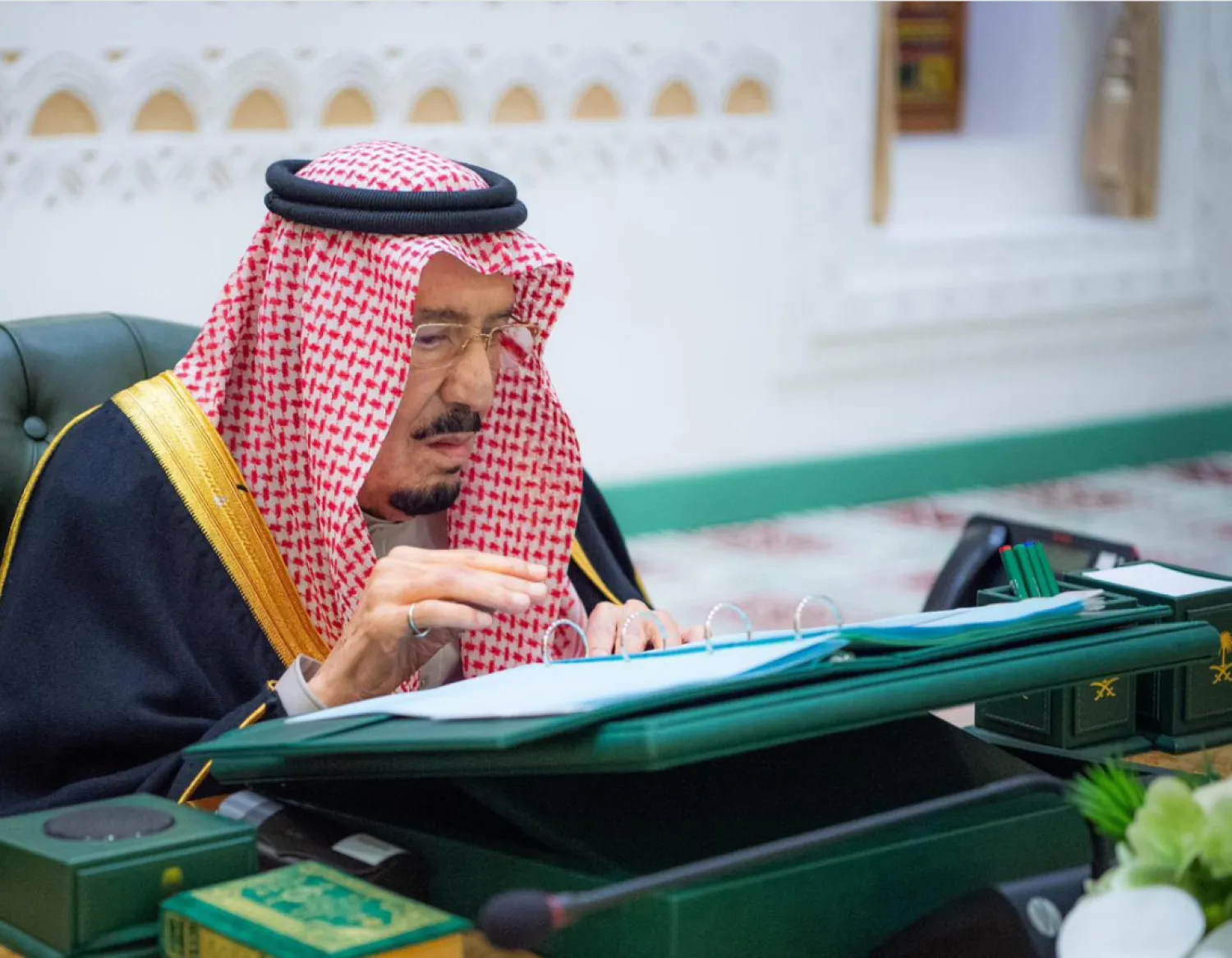 خادم الحرمين الشريفين الملك سلمان بن عبد العزيز يترأس جلسة مجلس الوزراء (واس)