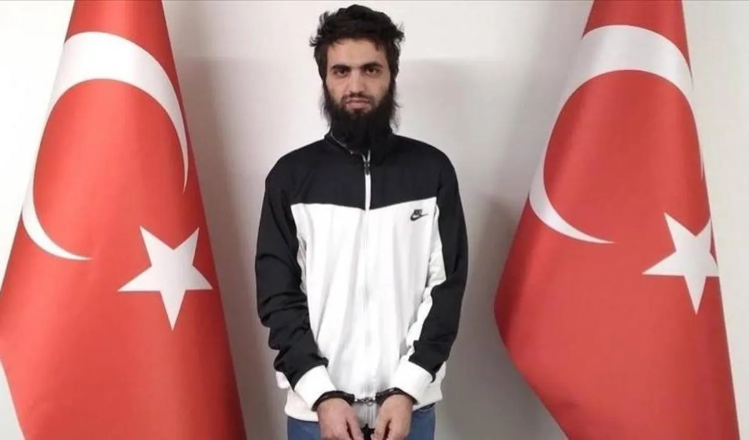 الإرهابي الداعشي التركي بتنظيم «ولاية خراسان» بعد القبض عليه على الحدود بين باكستان وأفغانستان وإعادته إلى تركيا (إعلام تركي)